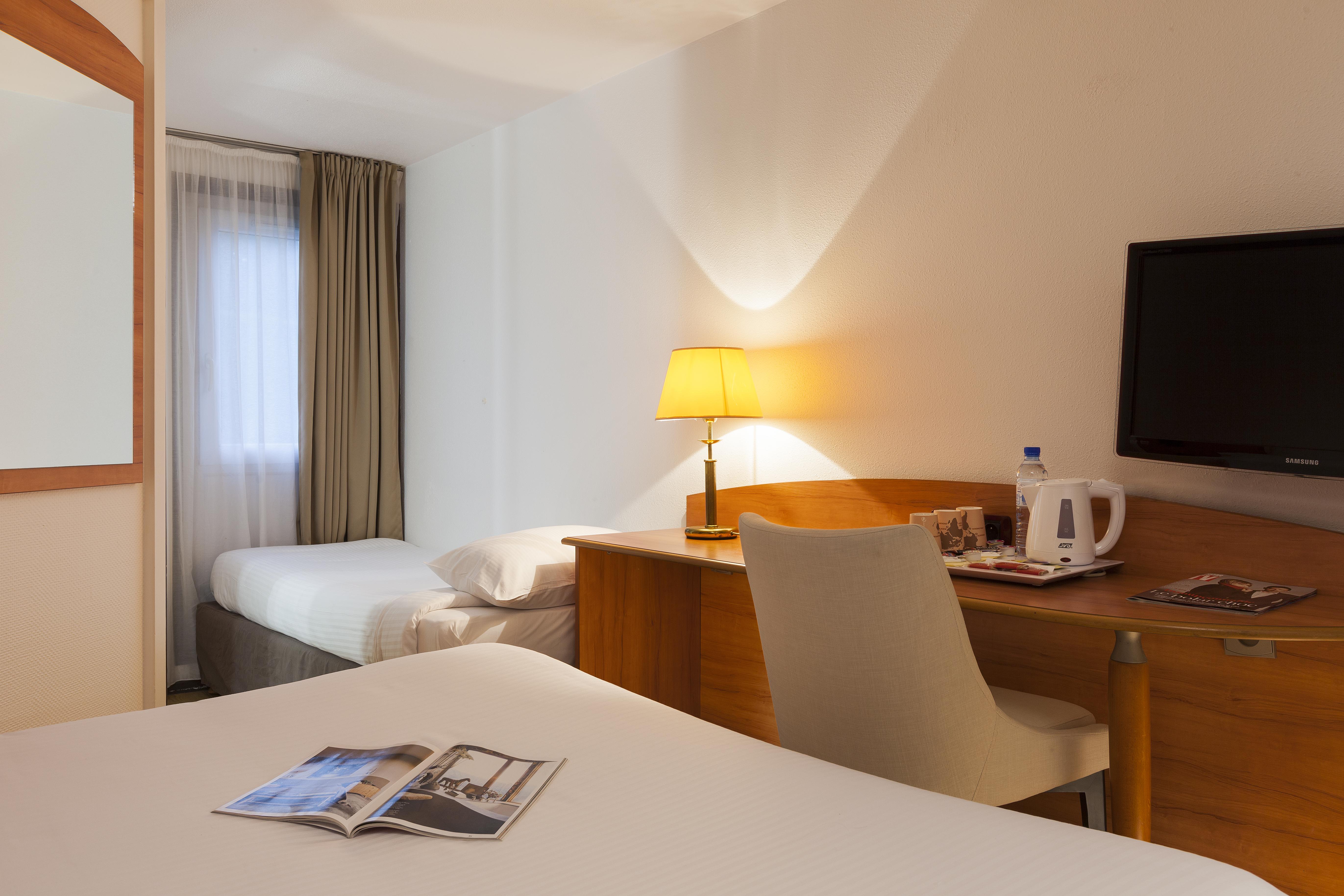 คอมฟอร์ต โฮเต็ล เอฟเรอ Hotel เอเวรอ ภายนอก รูปภาพ