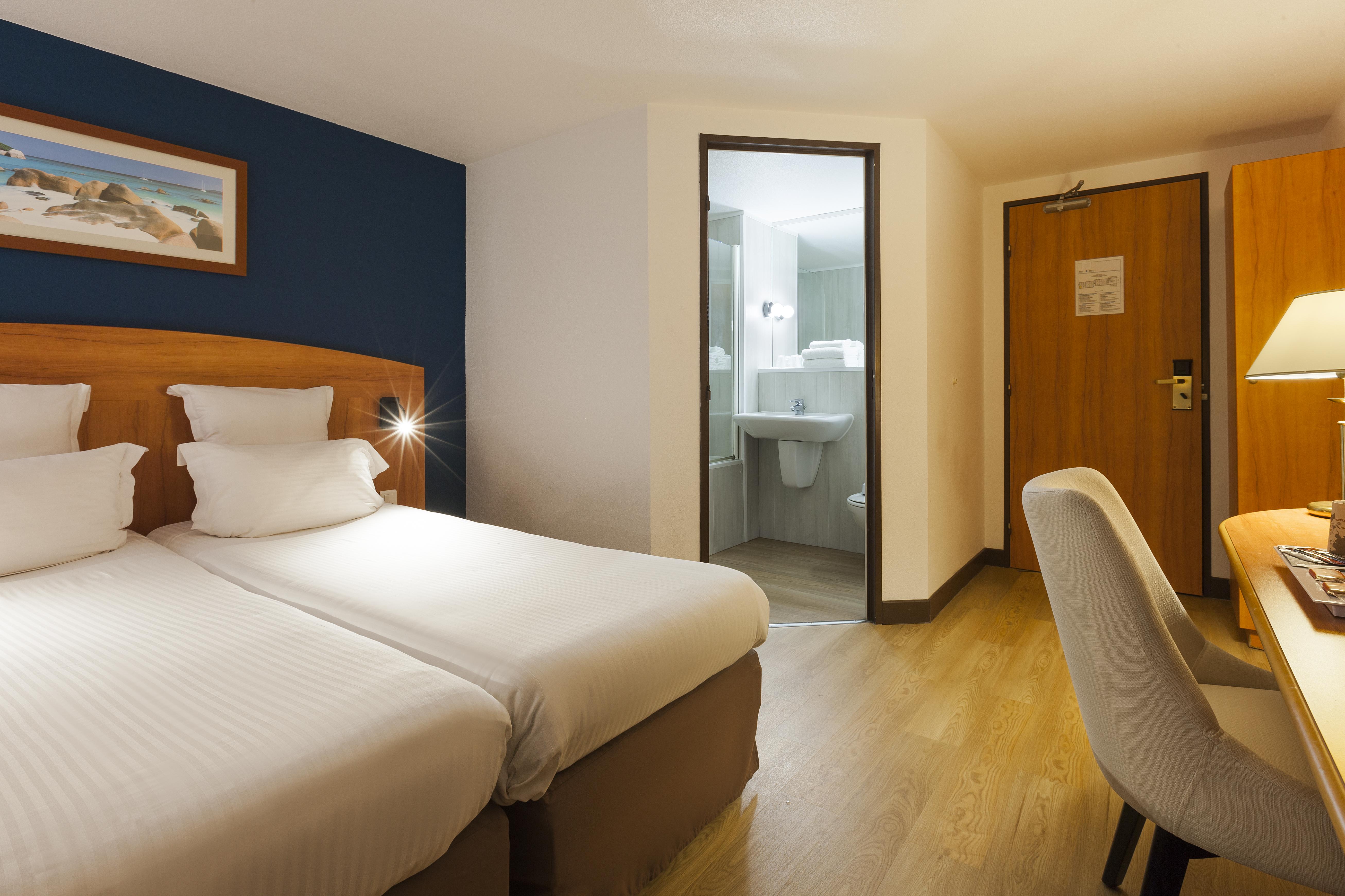 คอมฟอร์ต โฮเต็ล เอฟเรอ Hotel เอเวรอ ภายนอก รูปภาพ