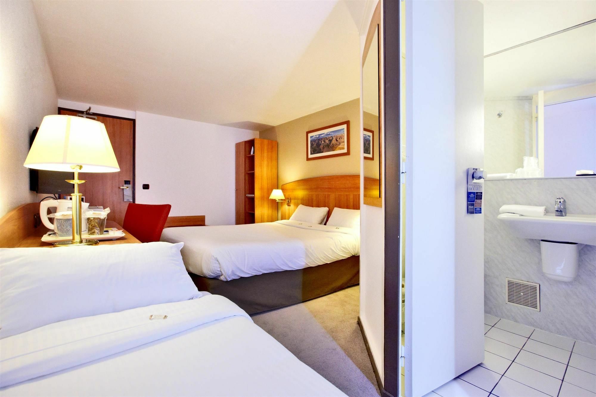 คอมฟอร์ต โฮเต็ล เอฟเรอ Hotel เอเวรอ ภายนอก รูปภาพ