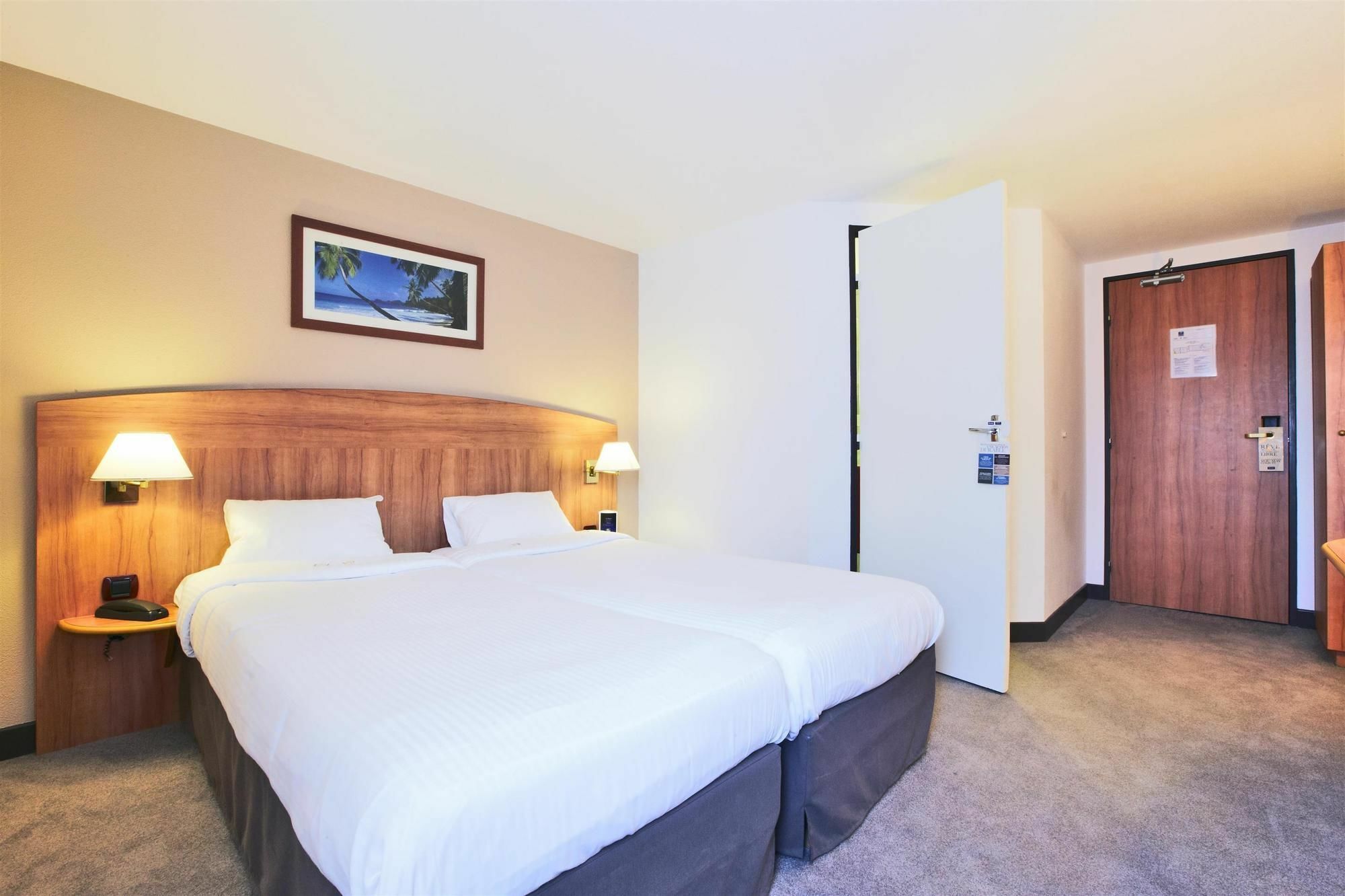 คอมฟอร์ต โฮเต็ล เอฟเรอ Hotel เอเวรอ ภายนอก รูปภาพ